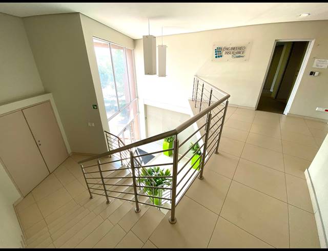 141M² BUILDING TO LET IN FOURWAYS